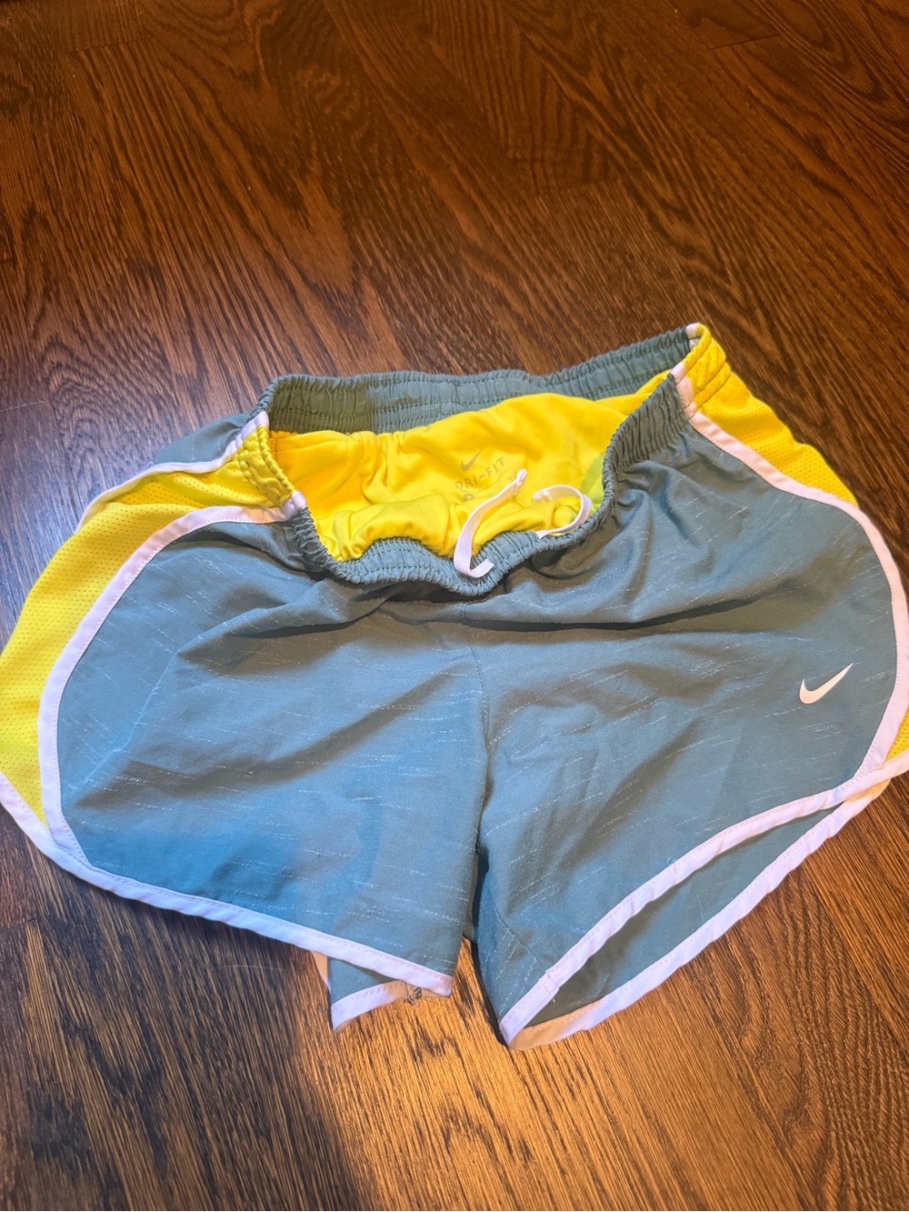 Nike GIRLS Size Medium Athletic Running Shorts With Buily in Liner